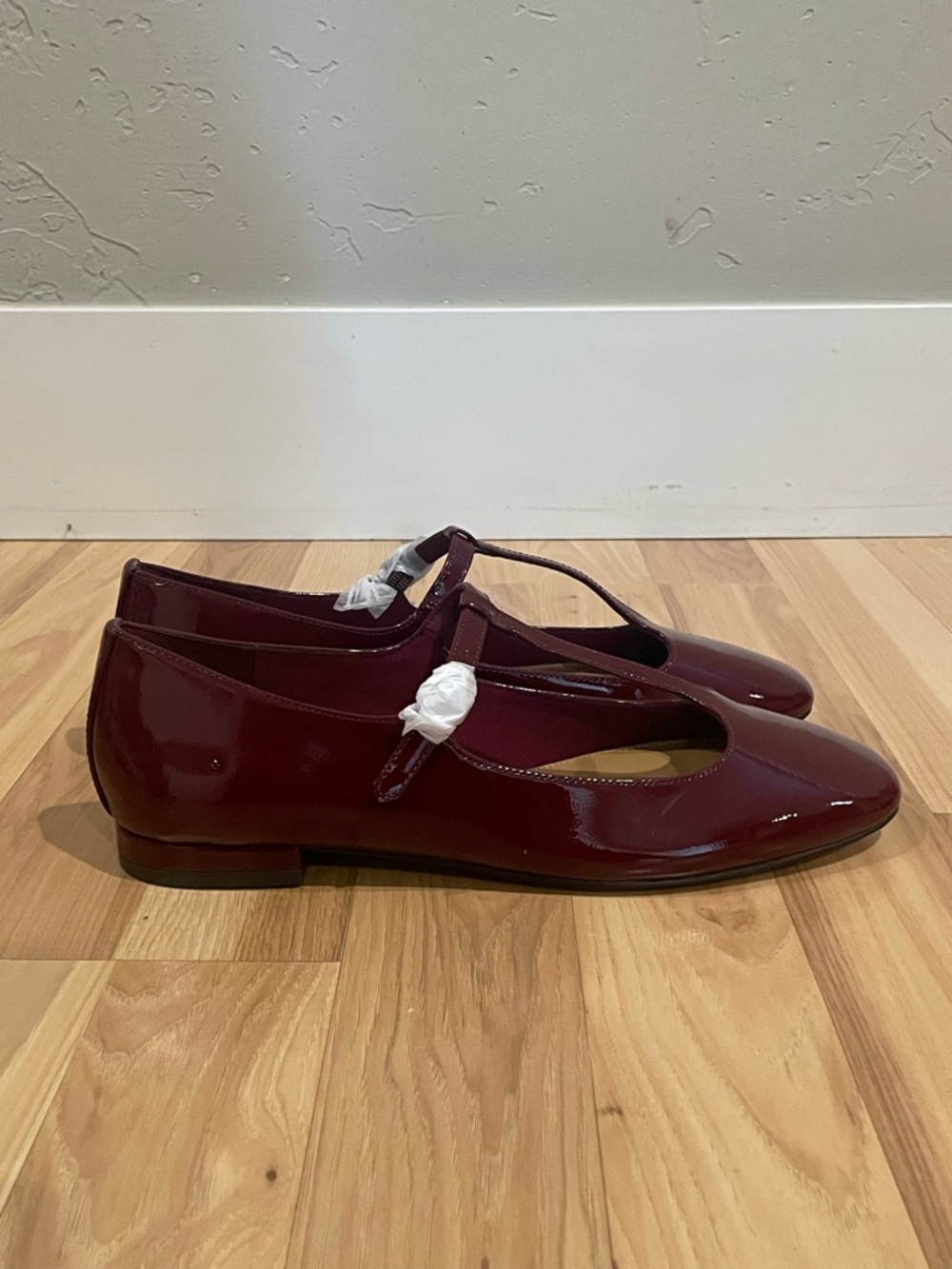 J. Crew F T-Strap Patent Mary Jane Shoes in Burgundy. - Picture 4 of 6